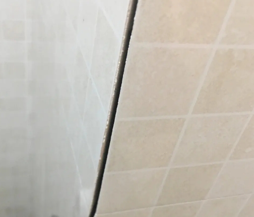 海宁瓷砖空鼓维修公司分享阳台瓷砖脱落的修复过程可以分为以下几个步骤
